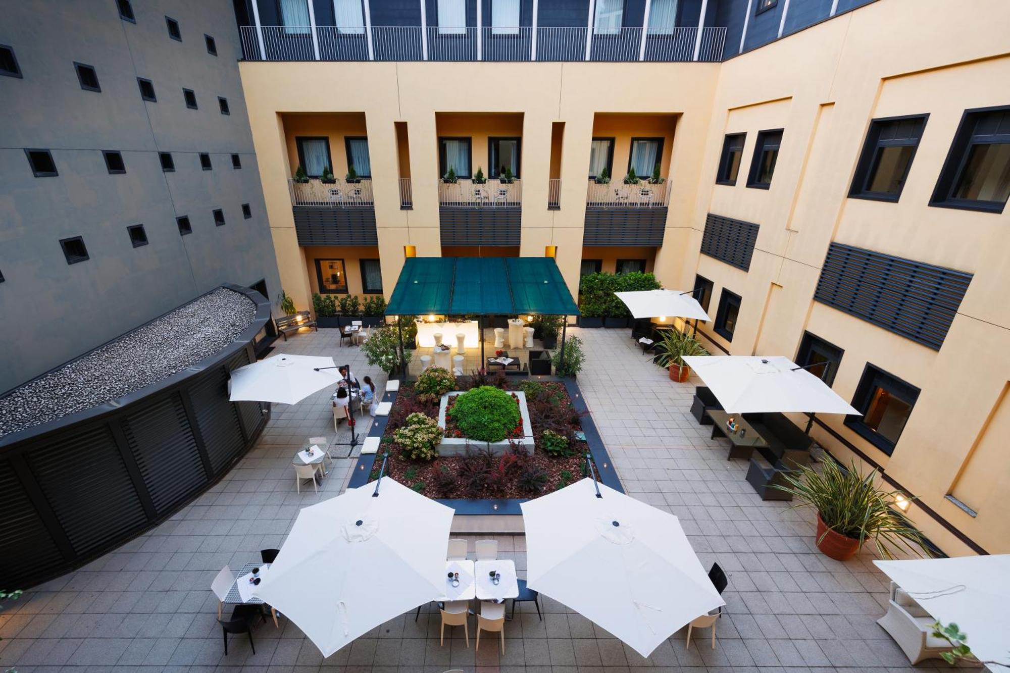 Ih Hotels Milano Gioia Exterior photo