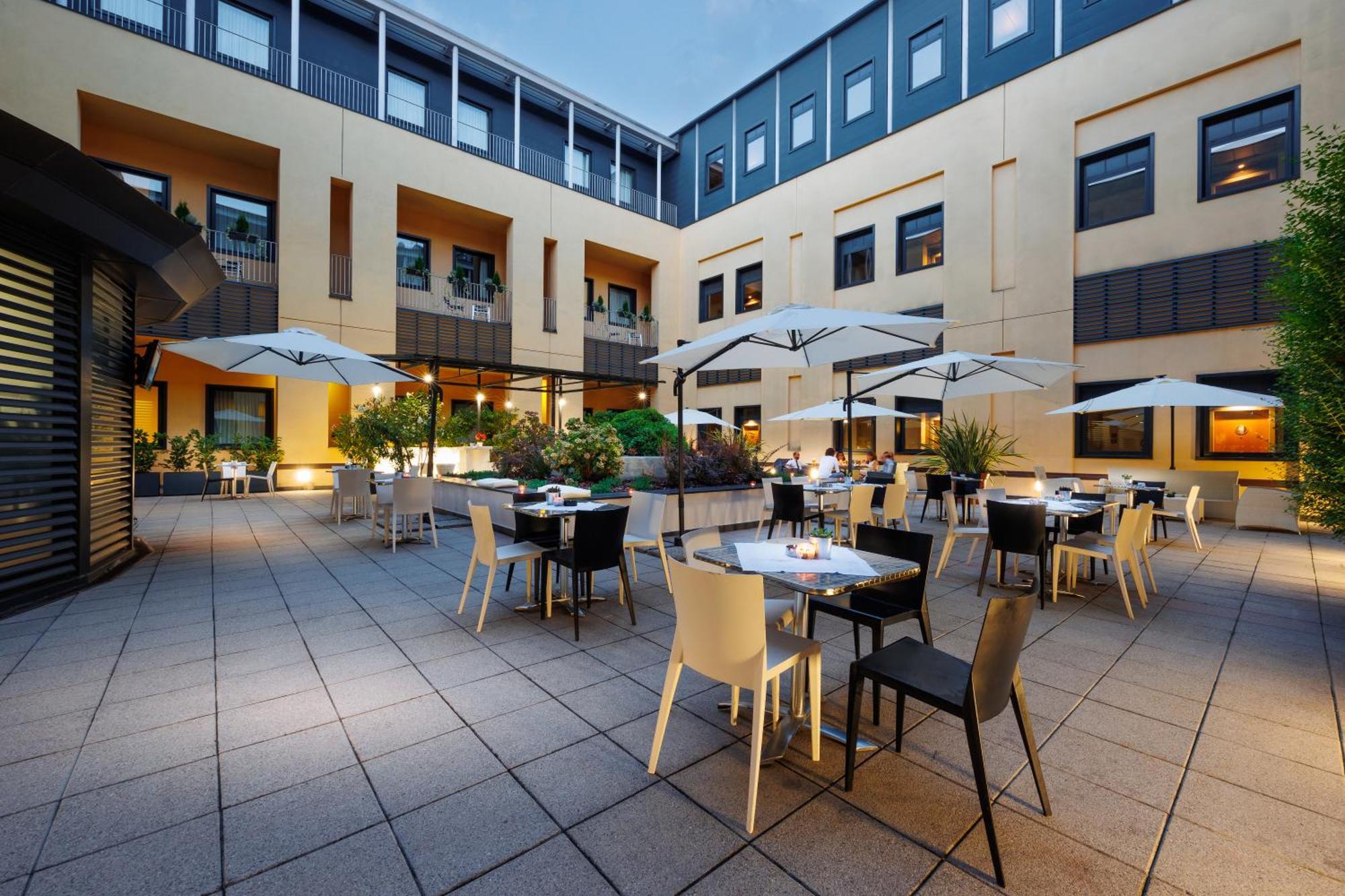 Ih Hotels Milano Gioia Exterior photo
