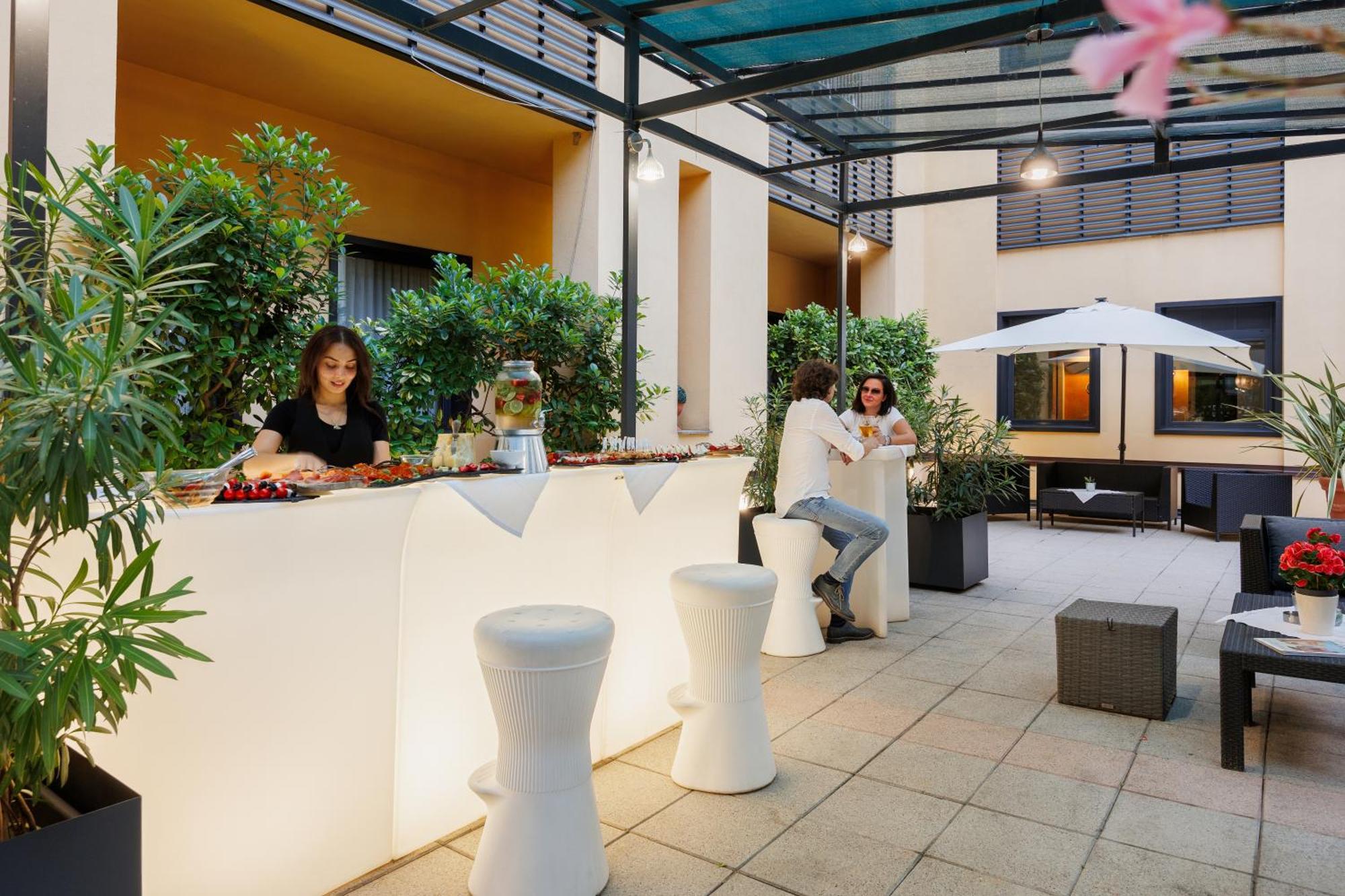 Ih Hotels Milano Gioia Exterior photo