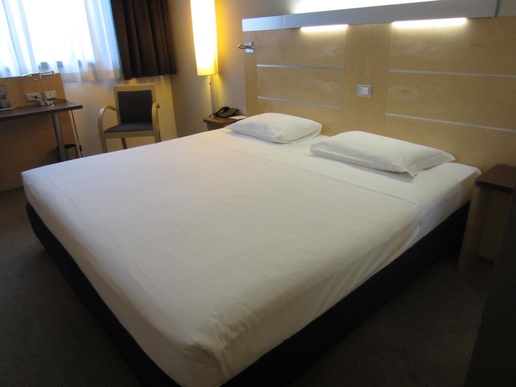 Ih Hotels Milano Gioia Exterior photo